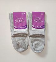 Жіночі світлі бавовняні середні шкарпетки з люрексом Легка Хода 5436